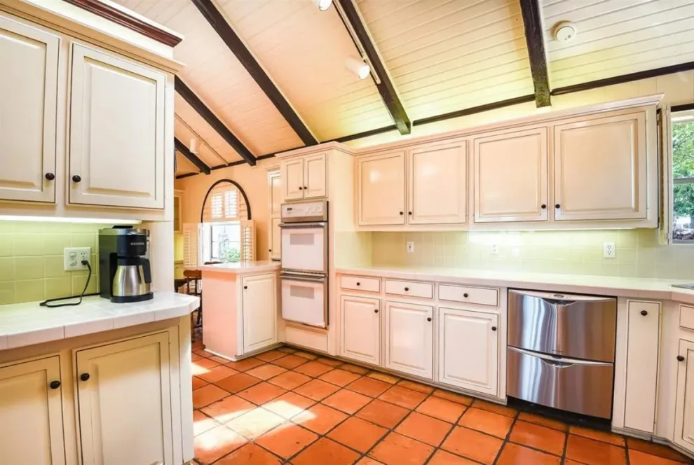 Eastwood Island Transformation Highlights by Lakeview Living LLC - Photo 32