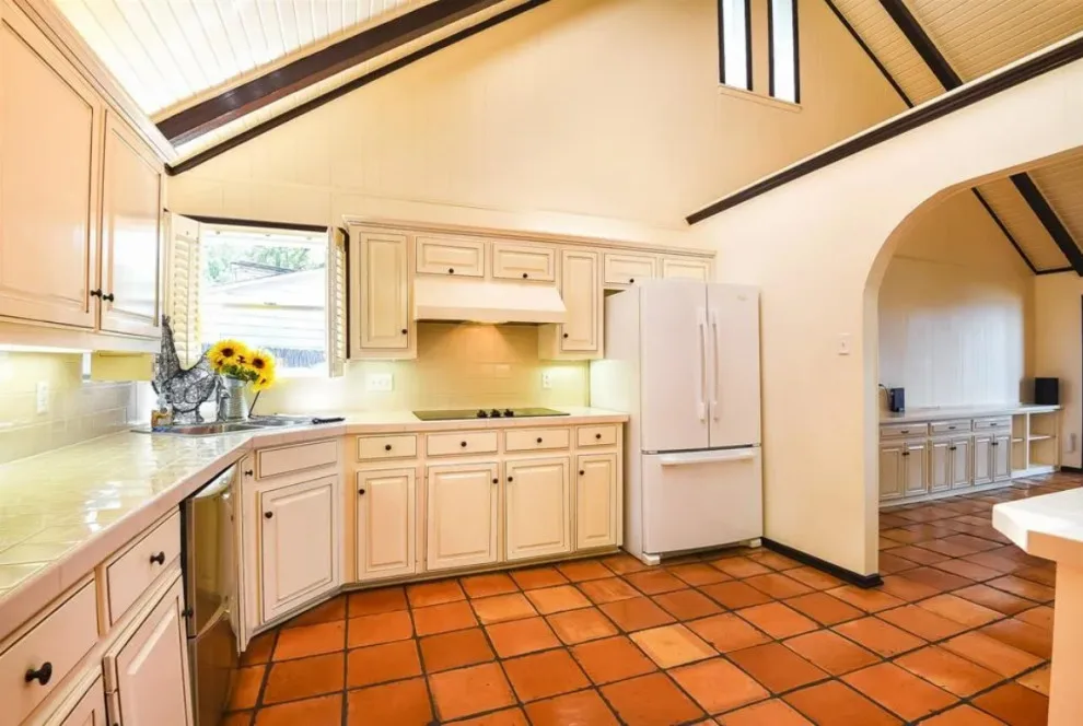 Eastwood Island Transformation Highlights by Lakeview Living LLC - Photo 15