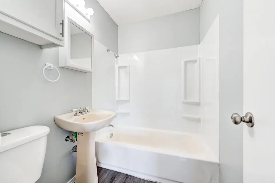Flores Renovations LLC - Photo 13