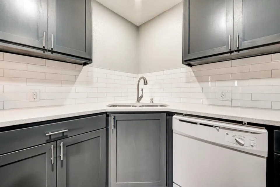 Flores Renovations LLC - Photo 8