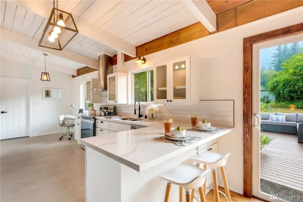 1946 Mid-Century Renovation by 7 Arts Construction - Photo 2