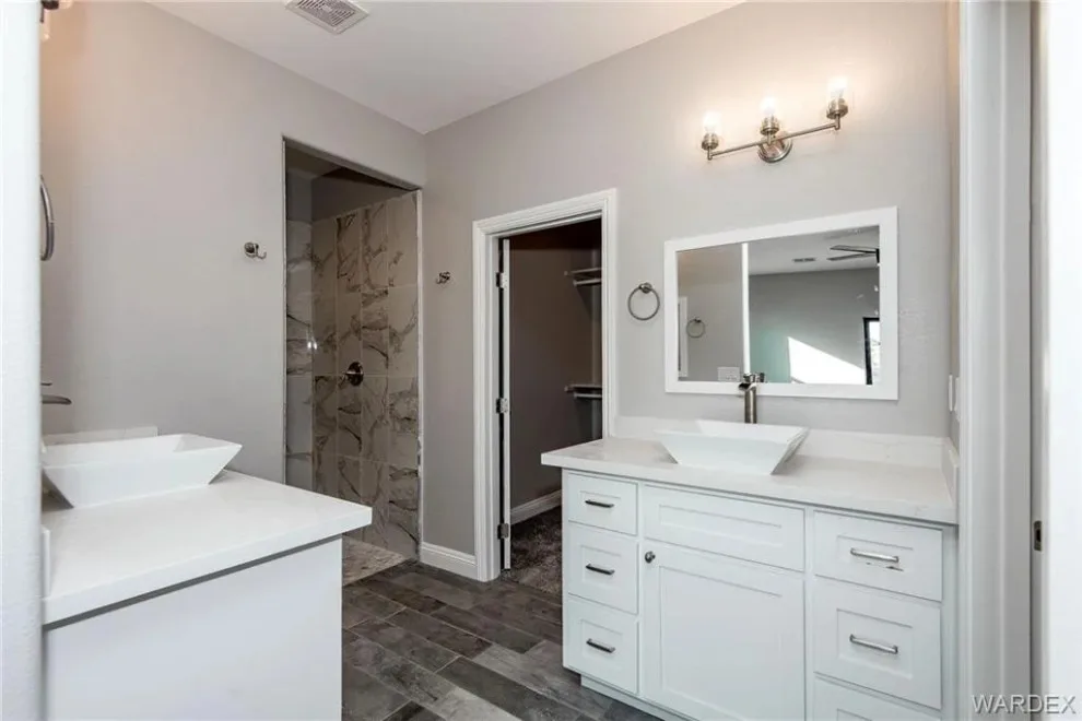 Stunning bathroom layouts for bespoke residences by A Better Builder - Photo 15