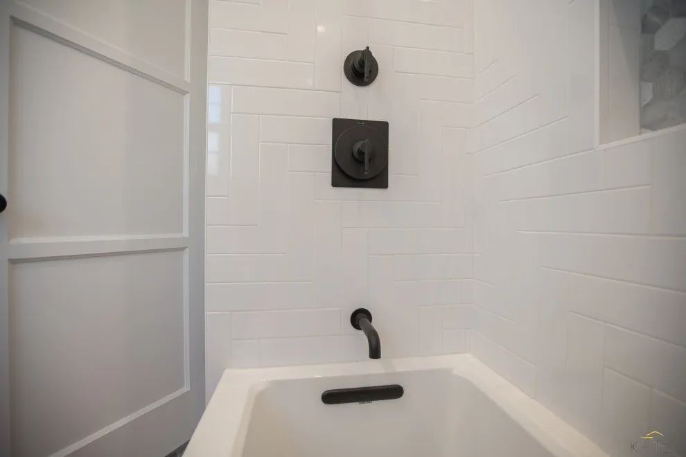 Long Beach Bathroom Renovation by Katz Design & Builders Inc. - Photo 10