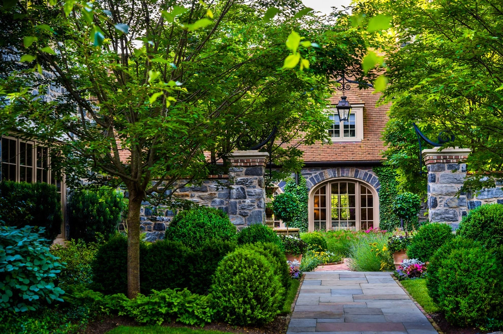 Carriage House by Hess Landscape Architects - Photo 2