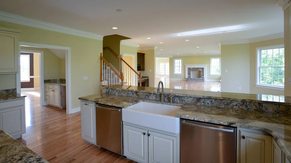 Modern Home by T-Ross Brothers Construction, Inc. - Photo 9