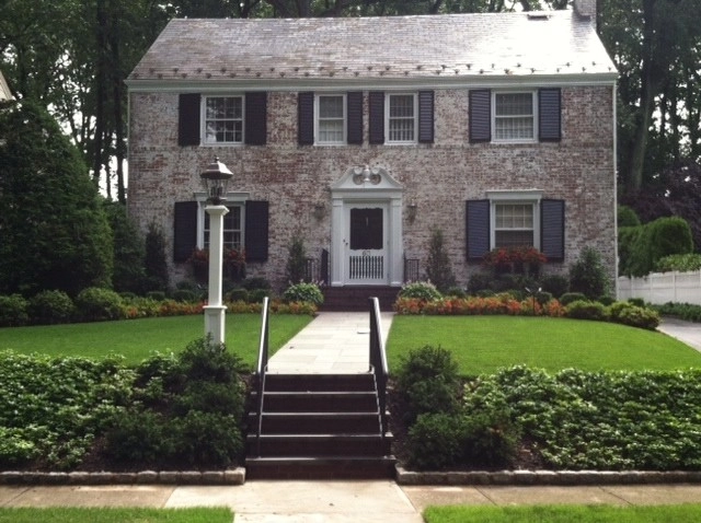 Surburban Classic by Hufnagel Landscape Design & Construction Group - Photo 2