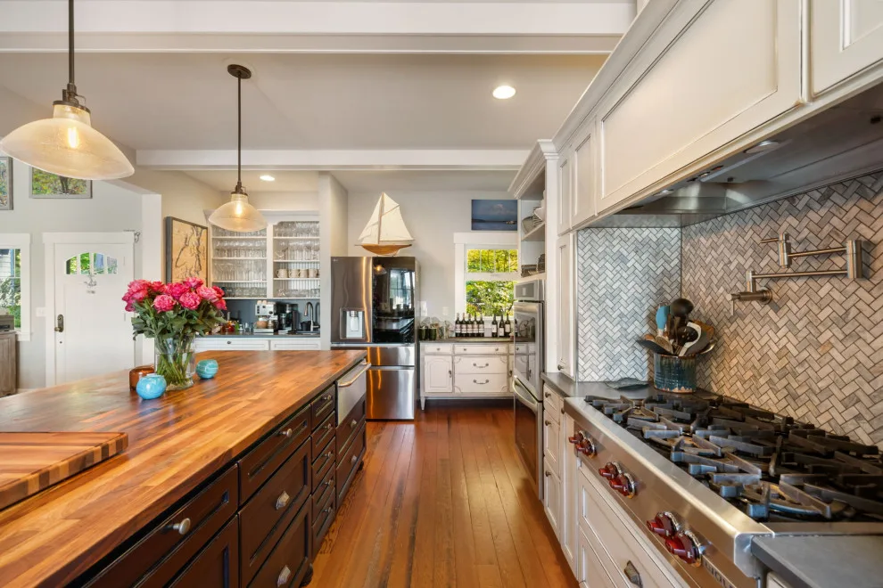 Lakebay Beach House, WA by Rainier Construction LLC - Photo 10