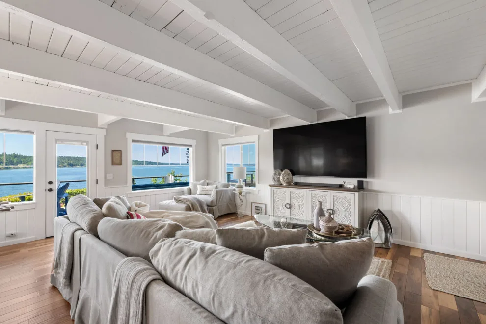 Lakebay Beach House, WA by Rainier Construction LLC - Photo 4
