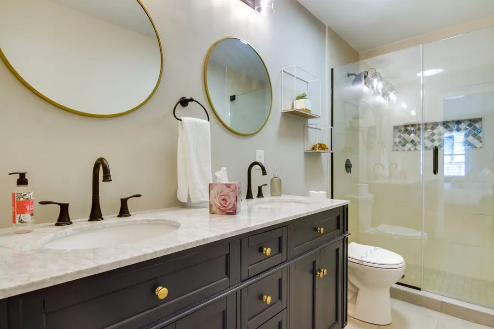 Coastal Residence Renovation - Interior by Oak & Pearl Construction, LLC - Photo 14