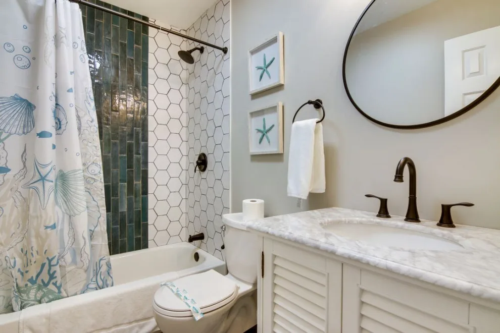 Coastal Residence Renovation - Interior by Oak & Pearl Construction, LLC - Photo 10