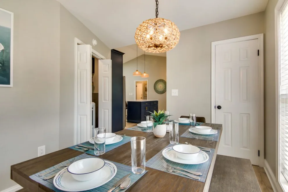 Coastal Residence Renovation - Interior by Oak & Pearl Construction, LLC - Photo 19