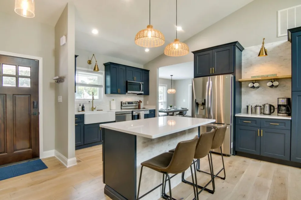 Coastal Residence Renovation - Interior by Oak & Pearl Construction, LLC - Photo 18