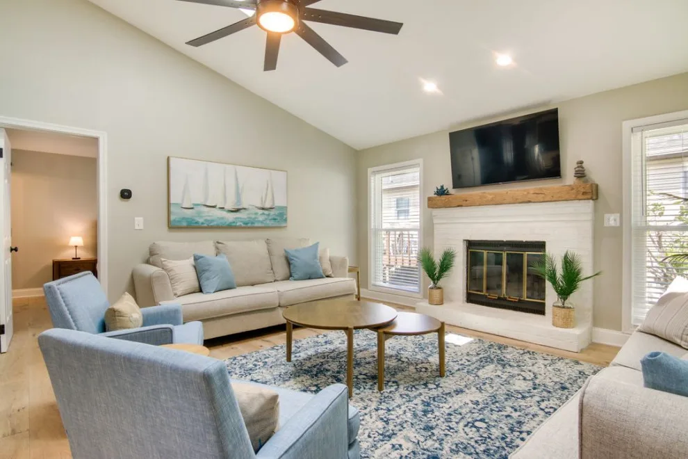 Coastal Residence Renovation - Interior by Oak & Pearl Construction, LLC - Photo 4