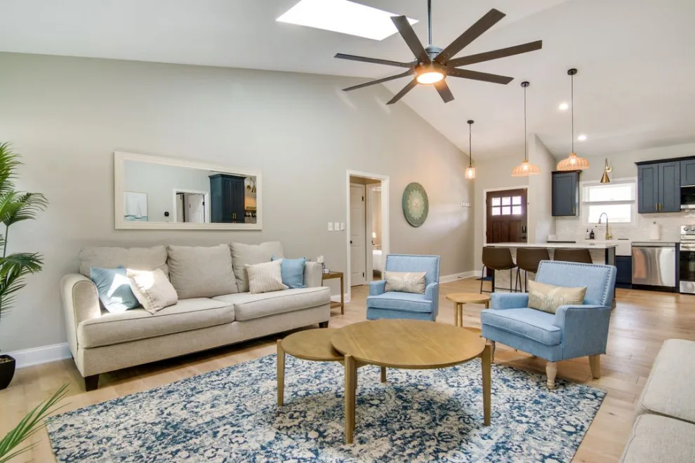 Coastal Residence Renovation - Interior by Oak & Pearl Construction, LLC - Photo 15
