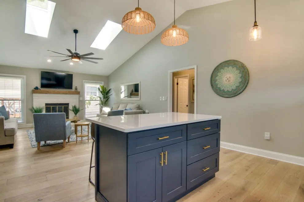 Coastal Residence Renovation - Interior by Oak & Pearl Construction, LLC - Photo 16