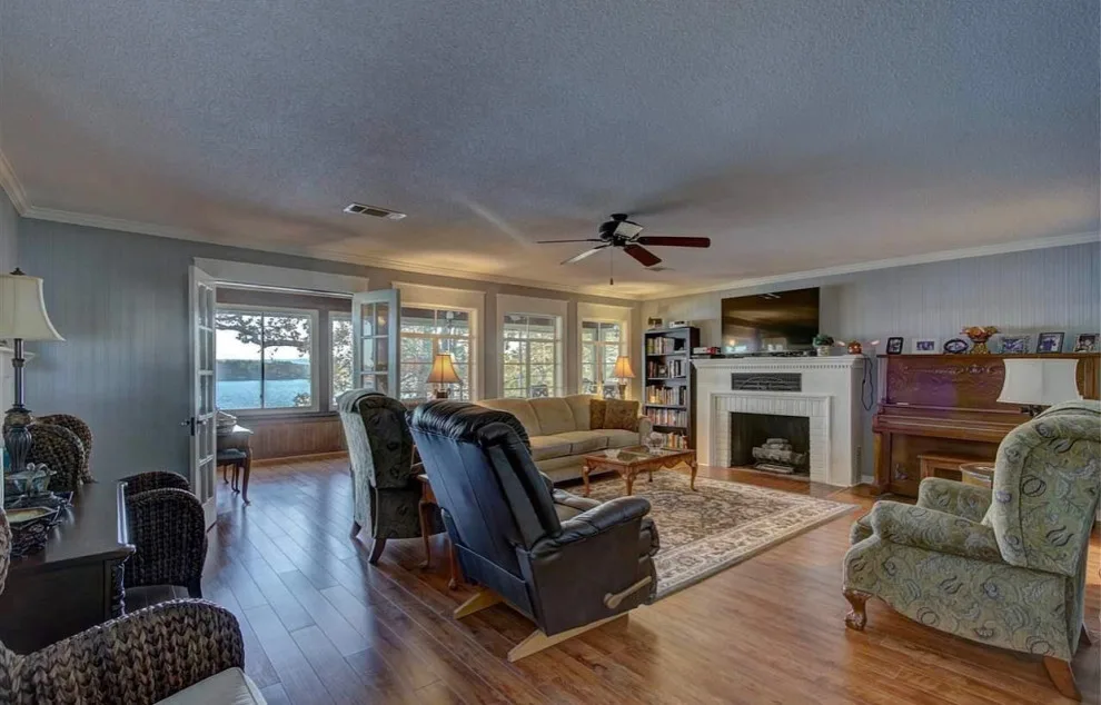 Stunning Personalized Lakefront Residence by Neil Robinson Custom Homes, LLC - Photo 24