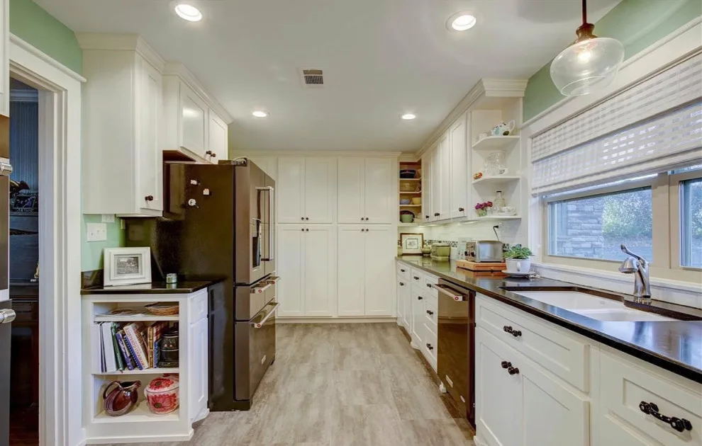 Stunning Personalized Lakefront Residence by Neil Robinson Custom Homes, LLC - Photo 44