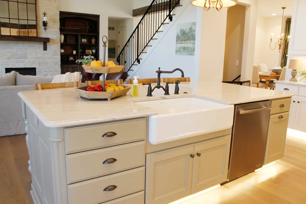 Charming Farmhouse-Style Residence by Jason Todd Construction LLC - Photo 2