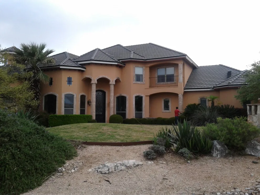 Beautiful Home: Exterior Stucco Coating & Kitchen Tile Backsplash by Renovate Paint And Design - Photo 8
