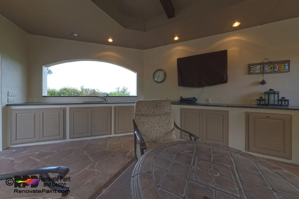 Beautiful Home: Exterior Stucco Coating & Kitchen Tile Backsplash by Renovate Paint And Design - Photo 11