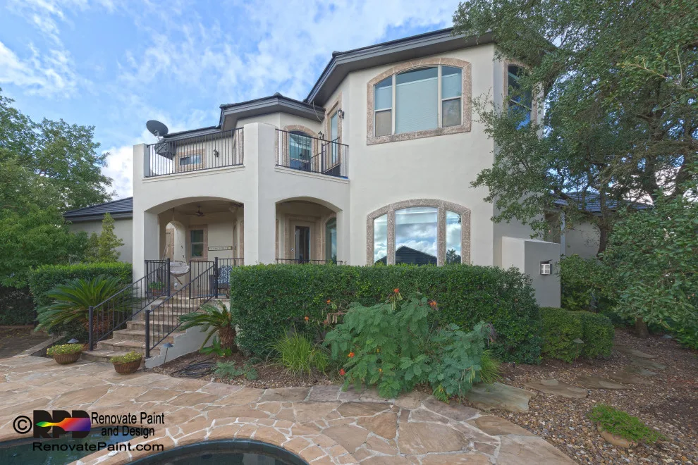 Beautiful Home: Exterior Stucco Coating & Kitchen Tile Backsplash by Renovate Paint And Design - Photo 2