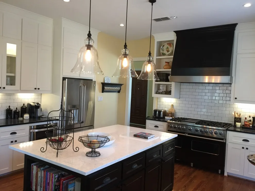 Hunter's Creek Monochrome Outdoor Kitchen by Servigon Construction Group - Photo 6