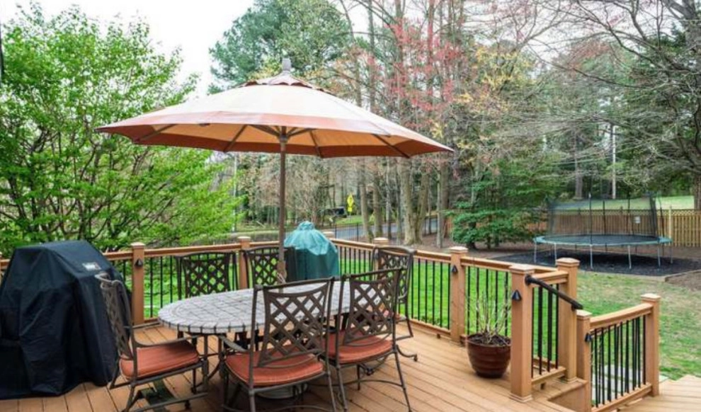 Urban deck + pergola + spa by Iris Design Associates - Photo 4