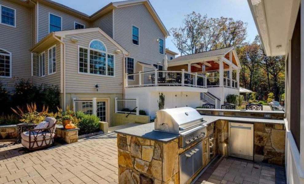 Pool and covered spaces by Iris Design Associates - Photo 2