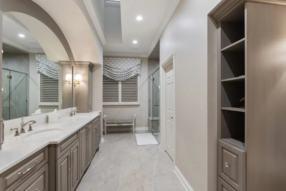 Bloomfield Hills Restroom by Newmyer Distinctive Remodeling - Photo 9