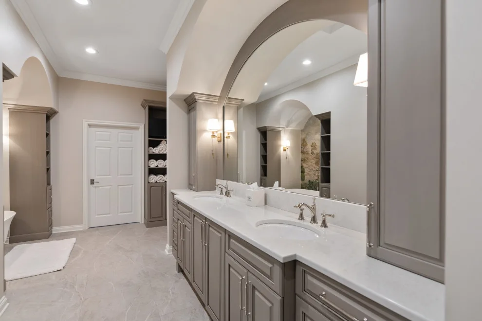 Bloomfield Hills Restroom by Newmyer Distinctive Remodeling - Photo 14