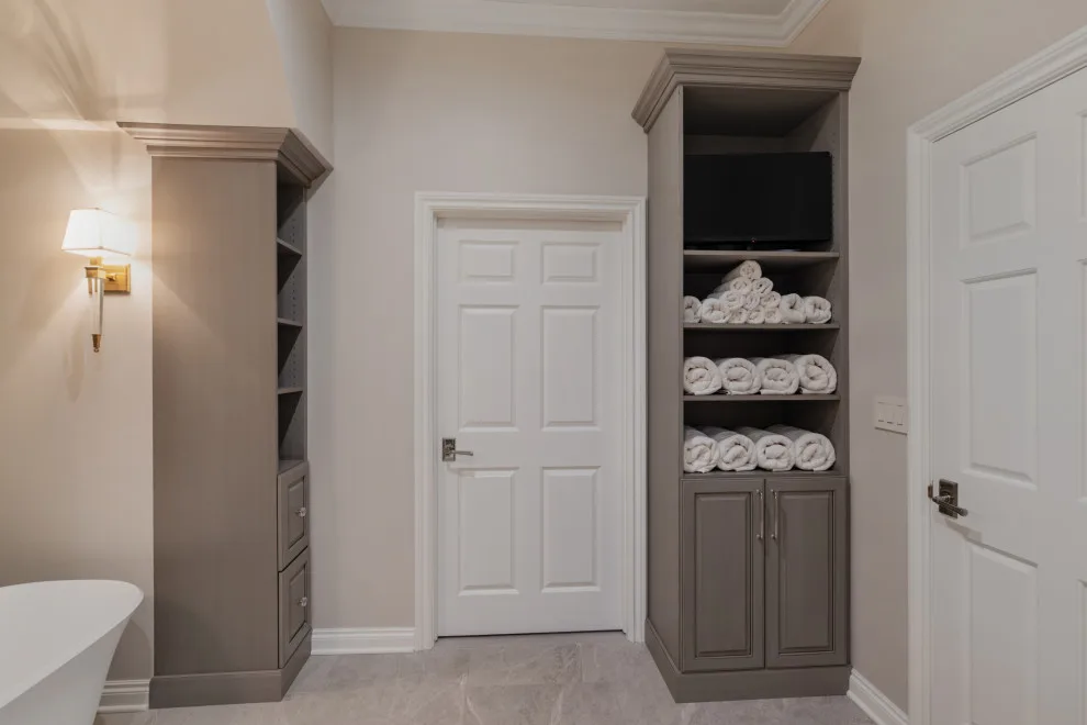 Bloomfield Hills Restroom by Newmyer Distinctive Remodeling - Photo 2