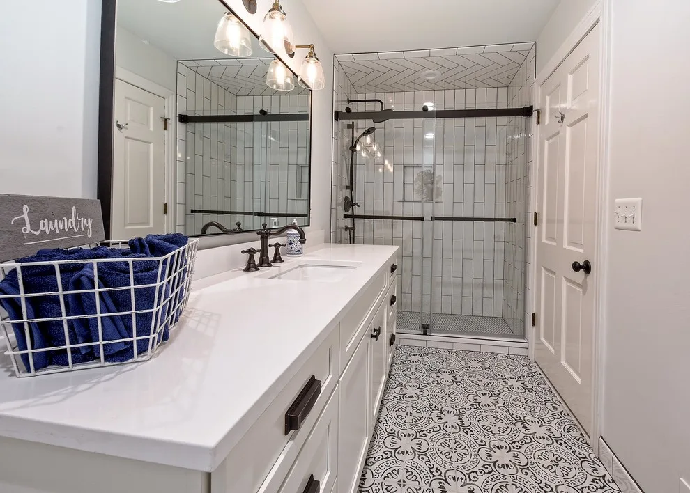 Bloomfield Hills Restroom by Newmyer Distinctive Remodeling - Photo 15