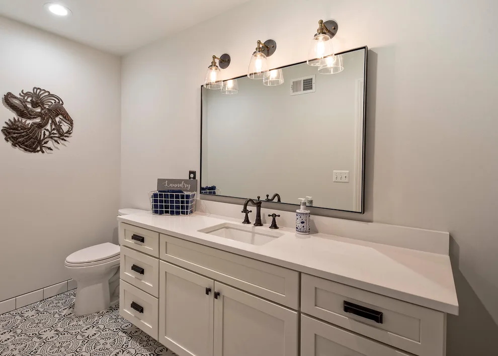 Bloomfield Hills Restroom by Newmyer Distinctive Remodeling - Photo 11