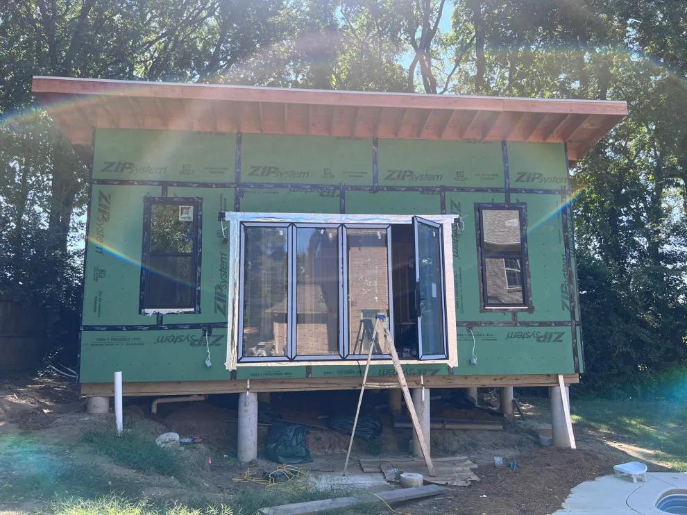 Iconic Build And Design - Photo 9