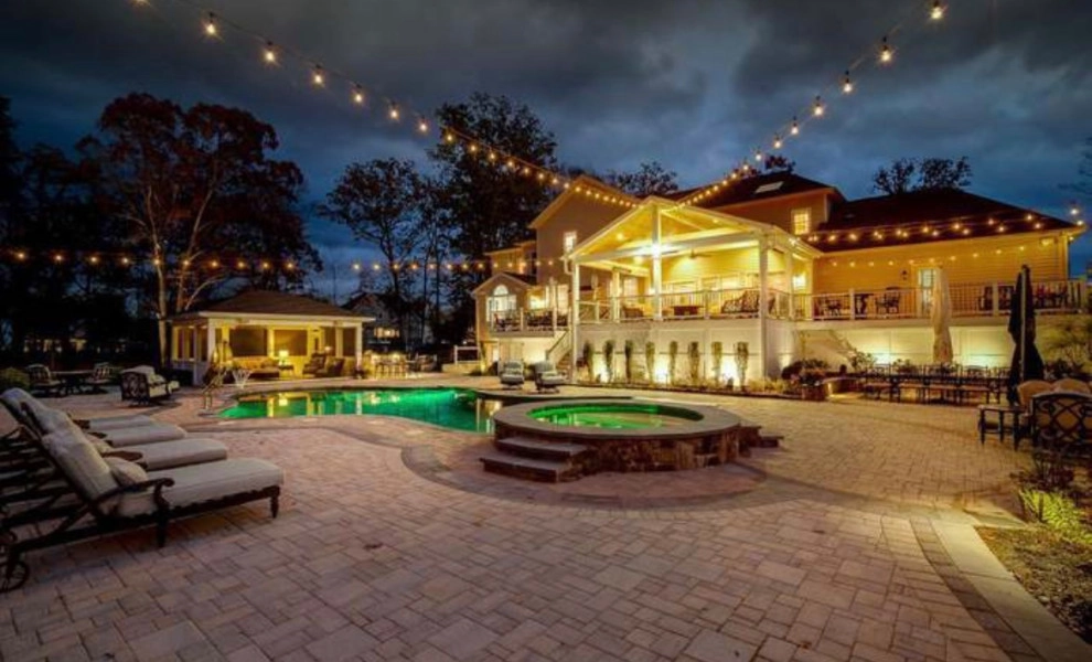 Pool and covered spaces by Iris Design Associates - Photo 11