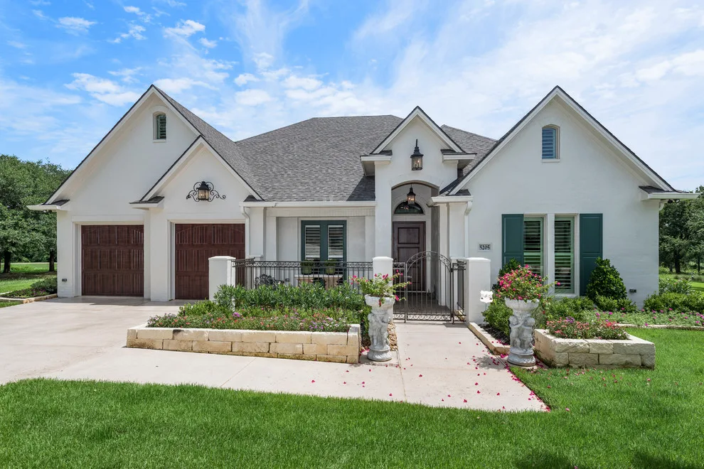 Bourrone Plaza by Hamilton Custom Homes - Photo 8