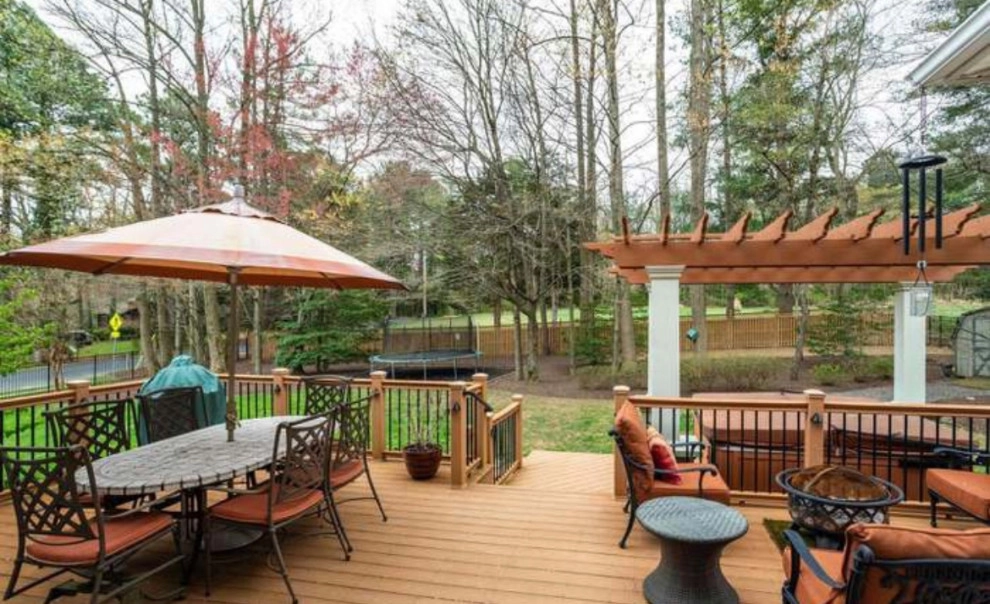 Urban deck + pergola + spa by Iris Design Associates - Photo 5