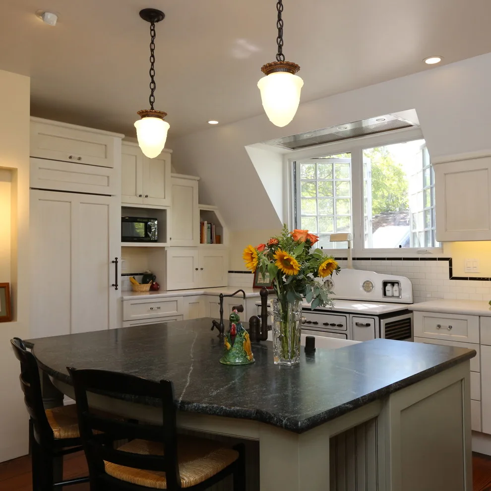 Chancellor Manor by Castle Construction Of Santa Barbara - Photo 2