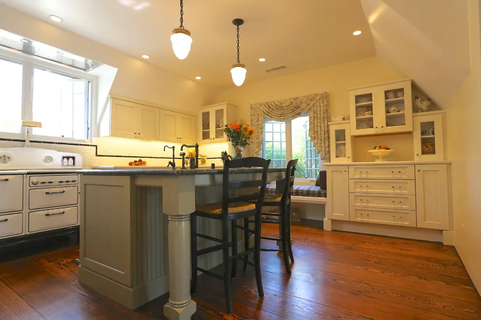 Chancellor Manor by Castle Construction Of Santa Barbara - Photo 3