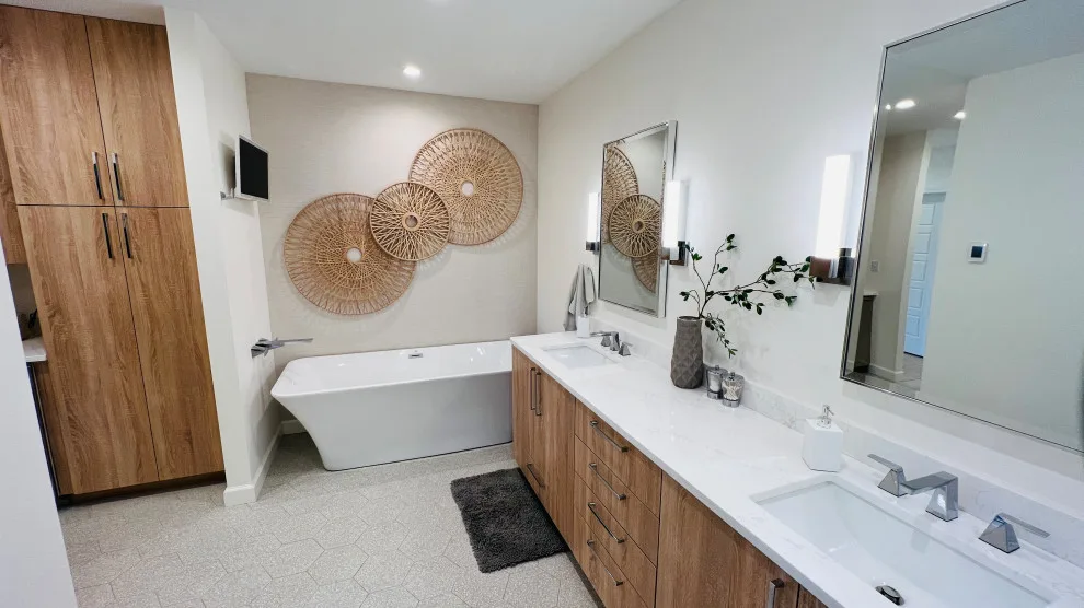 Charleston Court Main Spa Bathroom by TigerTown Home Improvement LLC - Photo 4