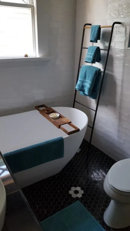 Enchanting bathroom renovation by Intown Craftsmen - Photo 4