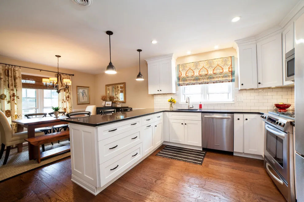 Enchanting Kitchen in the Condo by Robinwood Kitchens - Photo 3