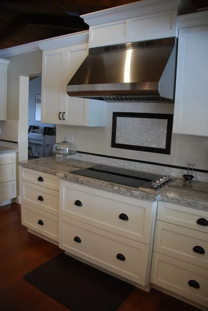 Stylish Modern Kitchen in Miami Falls Area by Eleet Fine American Cabinetry - Photo 3