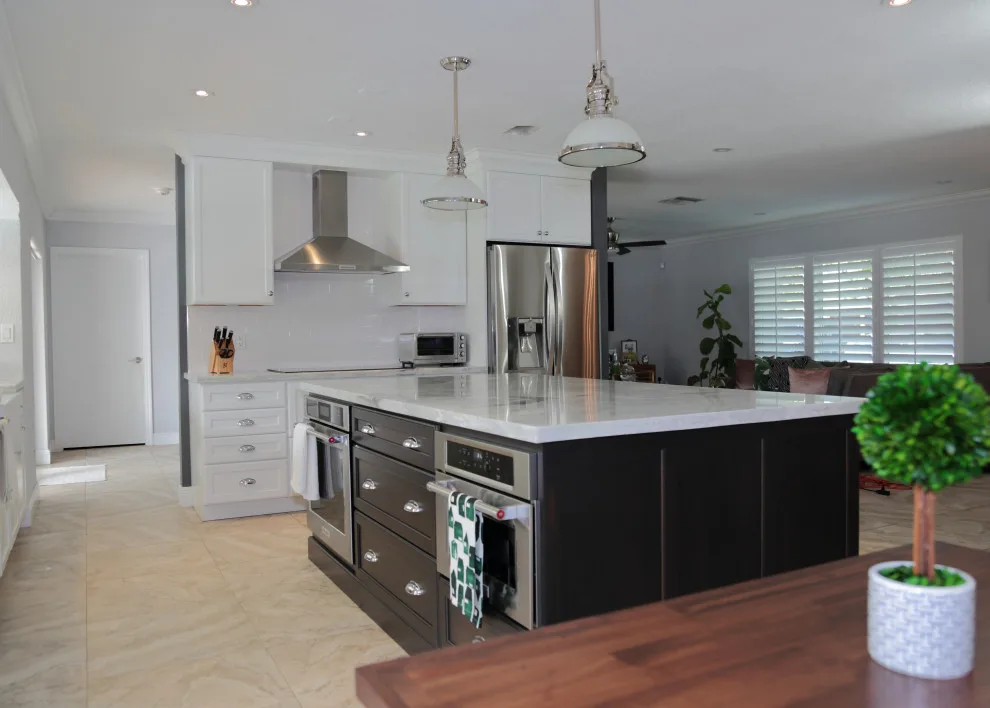 Inviting Spacious Living Room by Eleet Fine American Cabinetry - Photo 2