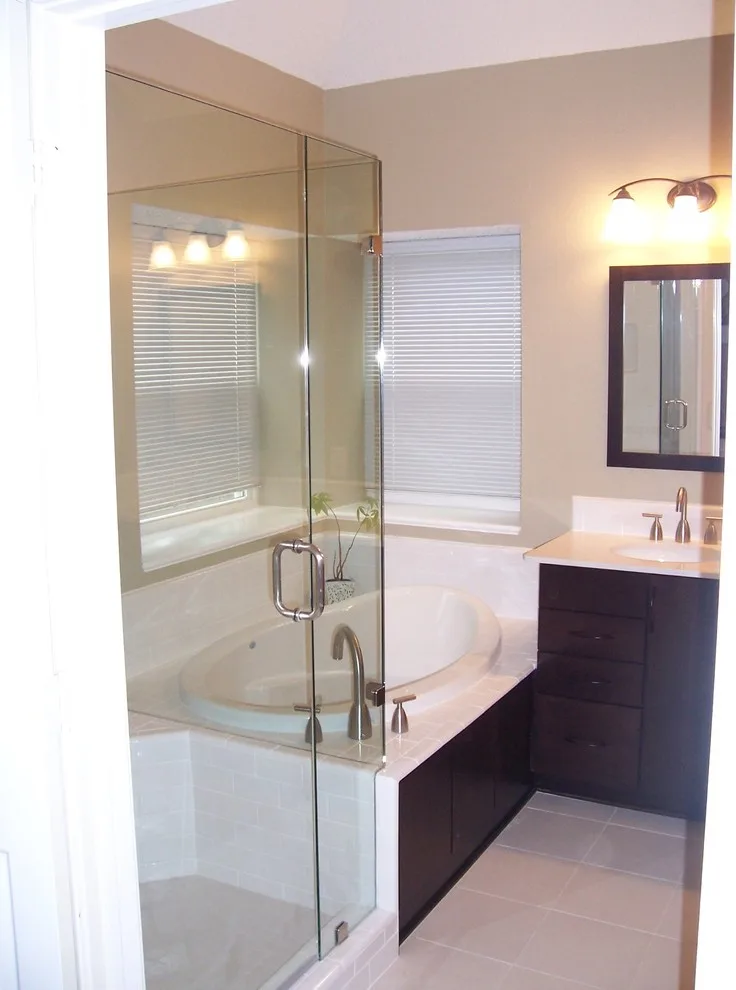 Cina Restroom by Servant Remodeling - Photo 4