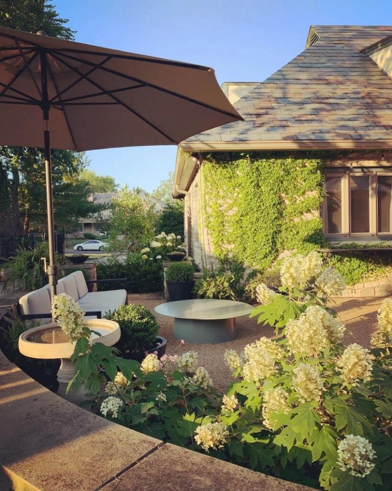 European-Feel Courtyard by Jacobs Grant Design Ltd - Photo 4