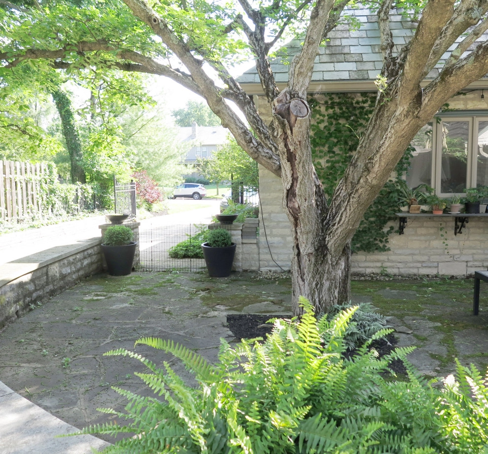 European-Feel Courtyard by Jacobs Grant Design Ltd - Photo 2