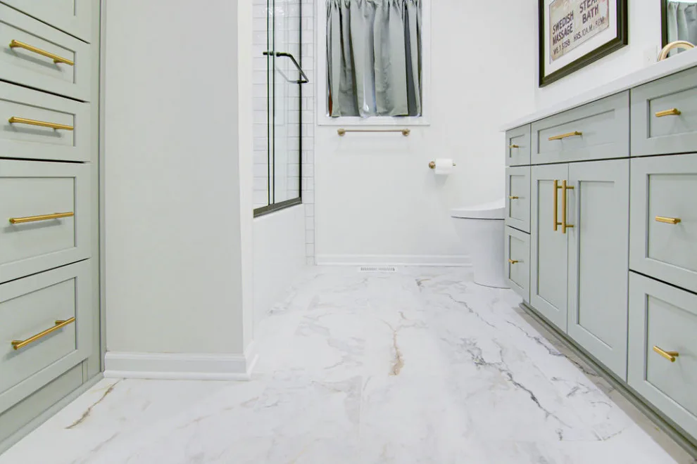 Timeless/Modern Primary Bathroom Renovation Kansas City, MO by KCBR Design | Remodel - Photo 12
