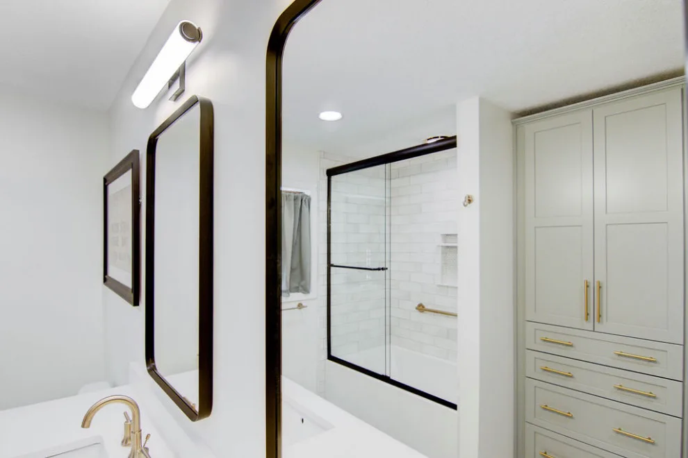 Timeless/Modern Primary Bathroom Renovation Kansas City, MO by KCBR Design | Remodel - Photo 9