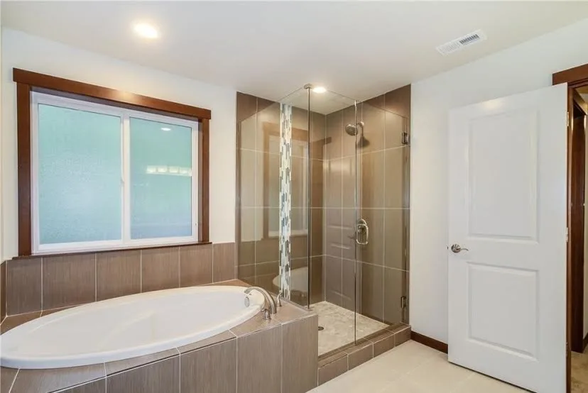 Luxury Interiors LLC - Photo 9
